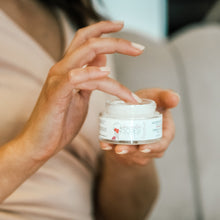 Carica l'immagine nel visualizzatore di Gallery, CREMA VISO NUTRIENTE Per pelli secche, arrossate e sensibili
